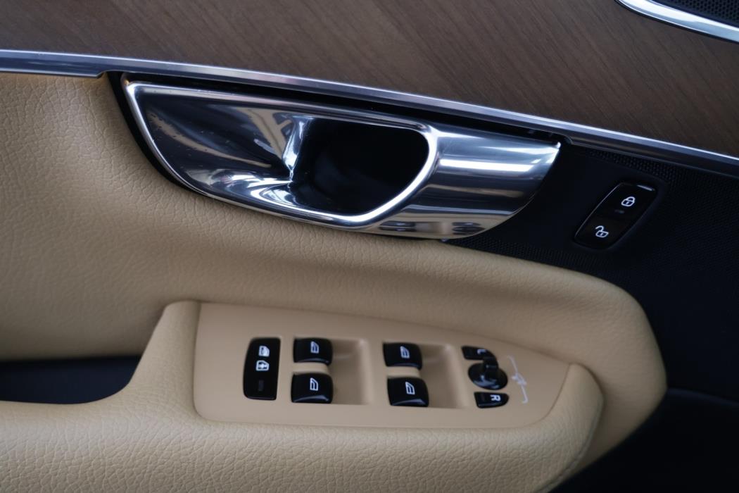 VOLVO XC90 2016