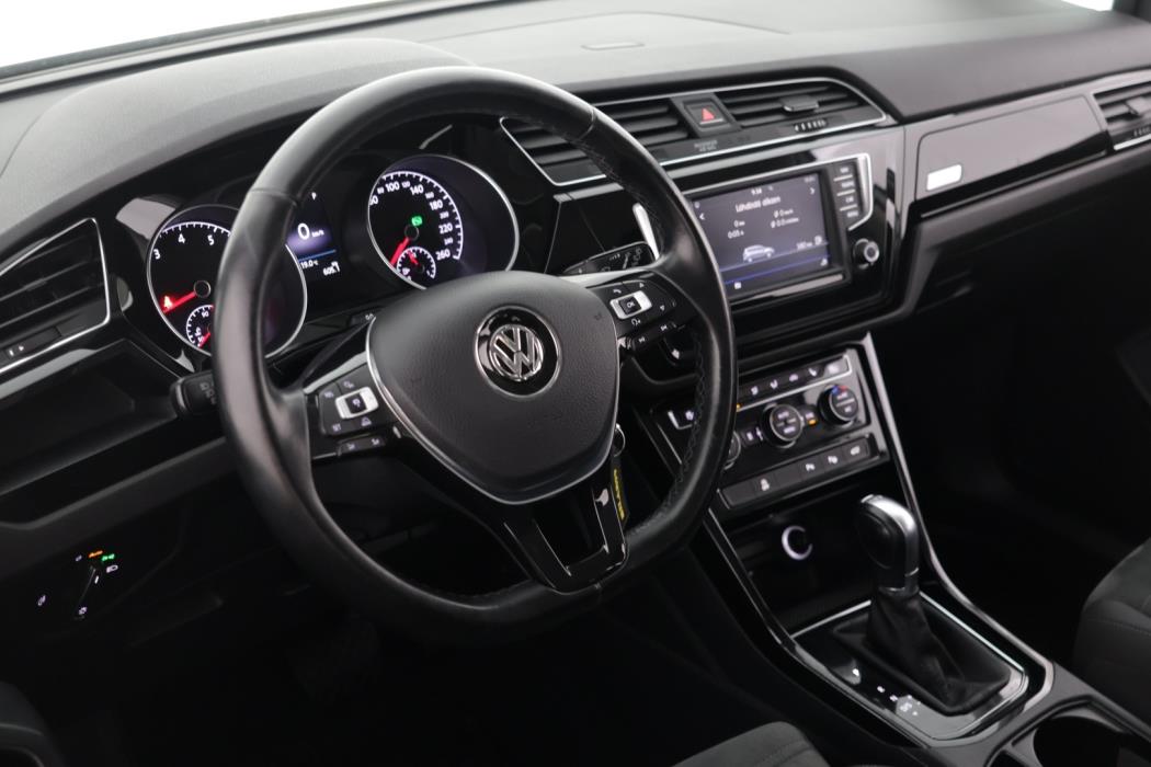 VOLKSWAGEN Touran 2017