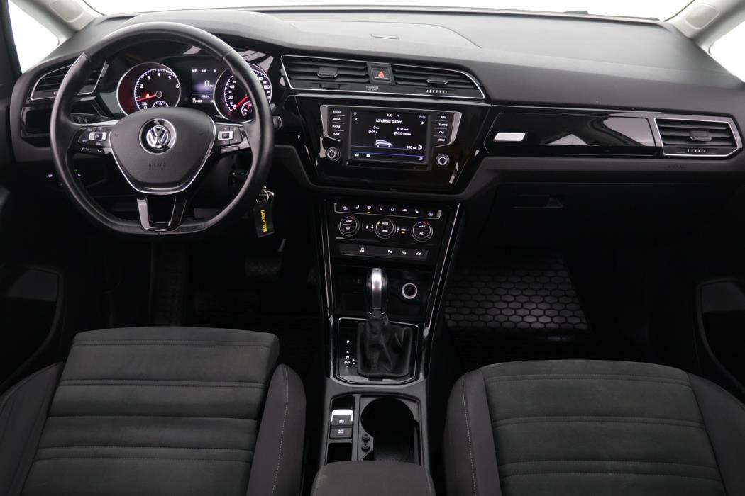 VOLKSWAGEN Touran 2017