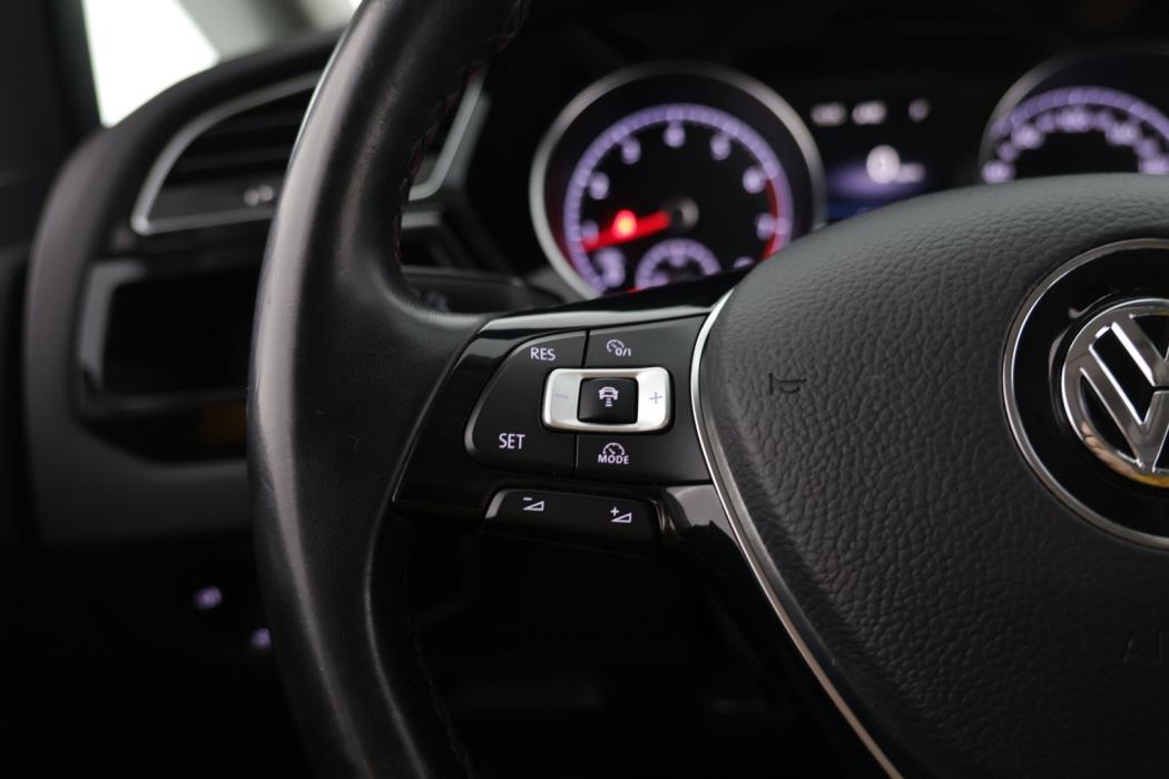 VOLKSWAGEN Touran 2017