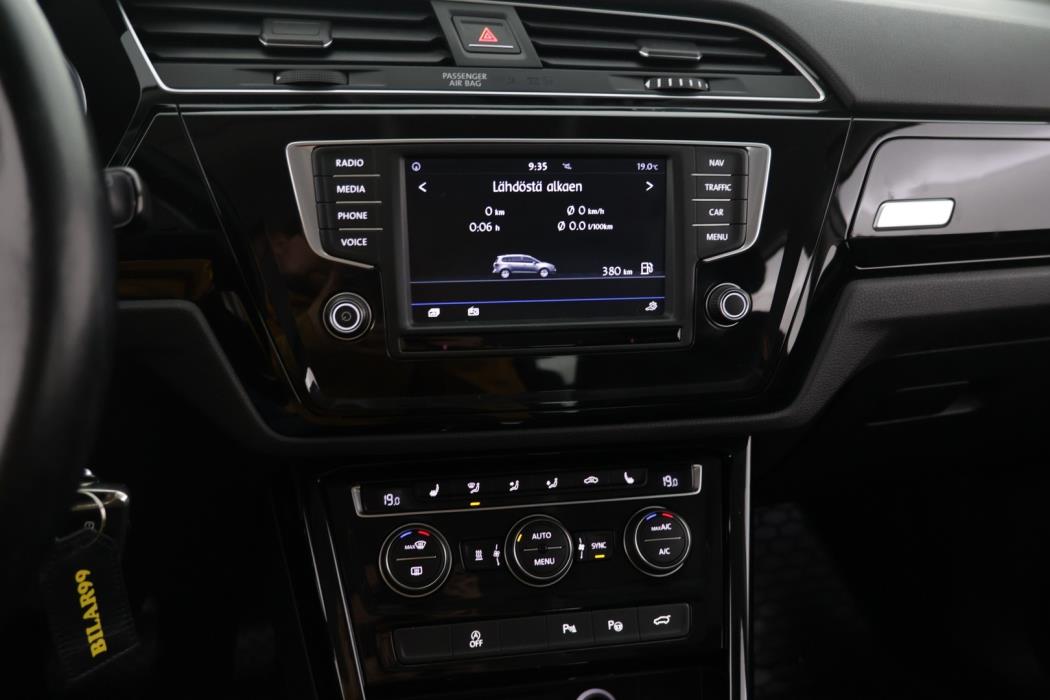 VOLKSWAGEN Touran 2017