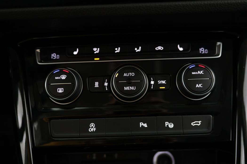 VOLKSWAGEN Touran 2017