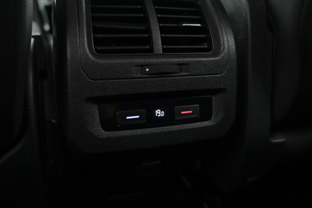 VOLKSWAGEN Touran 2017
