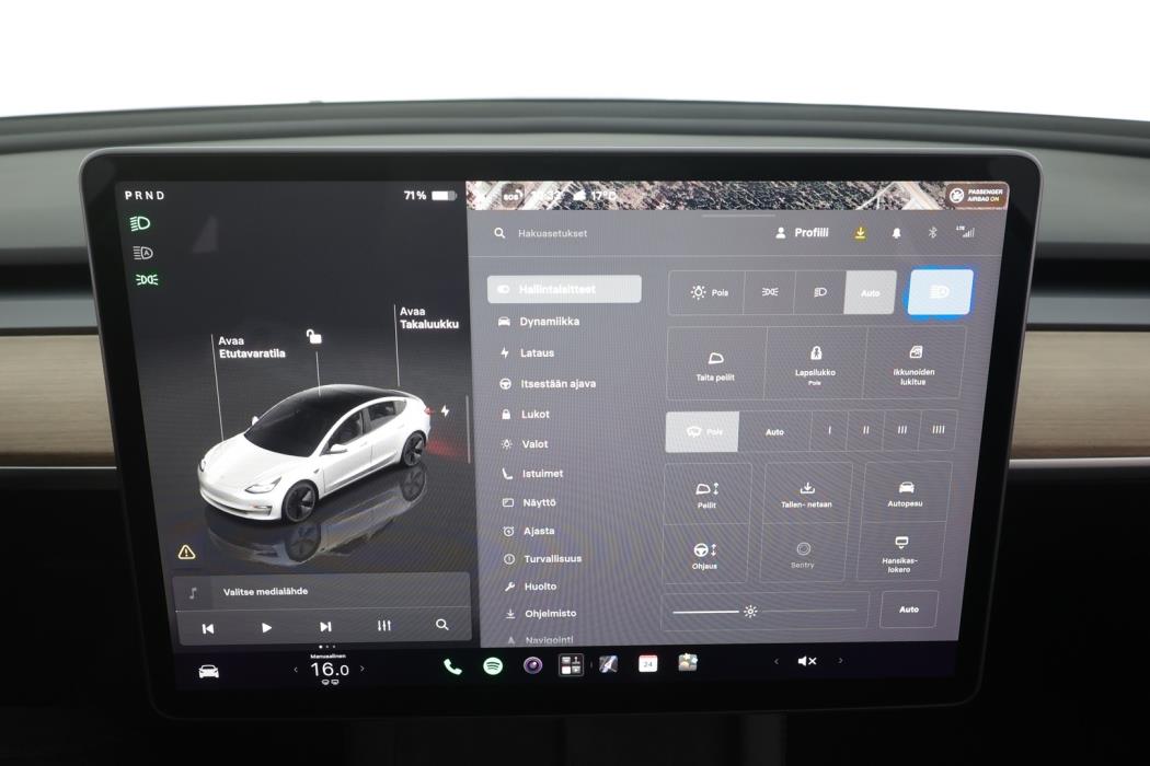 TESLA Model 3 2022