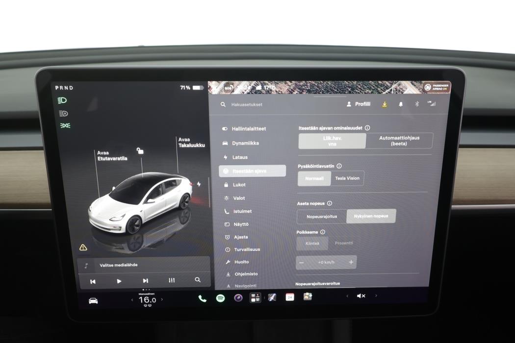 TESLA Model 3 2022