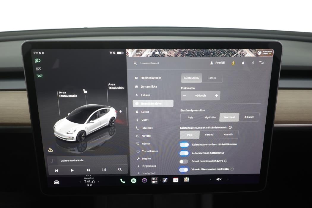 TESLA Model 3 2022
