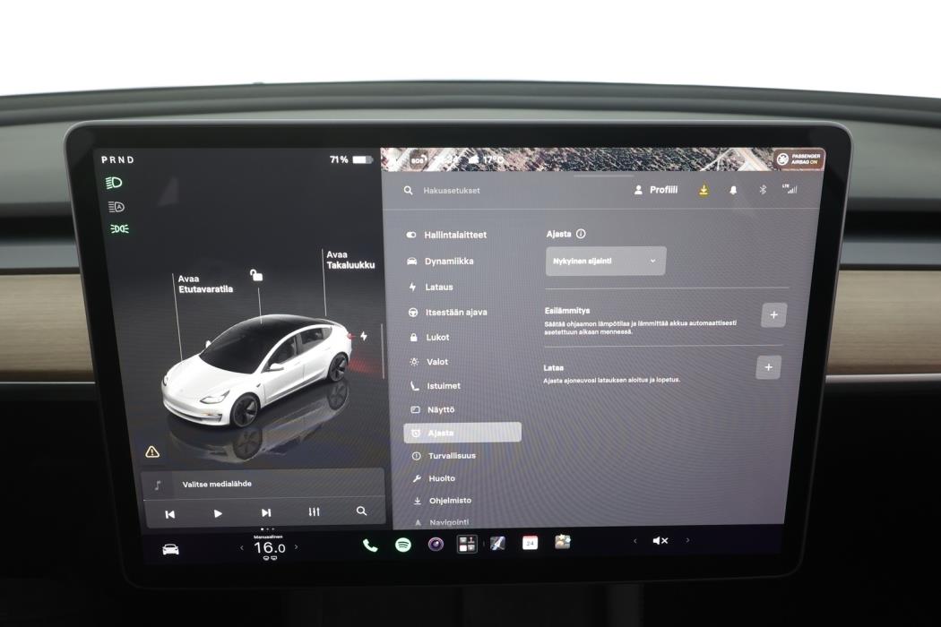 TESLA Model 3 2022