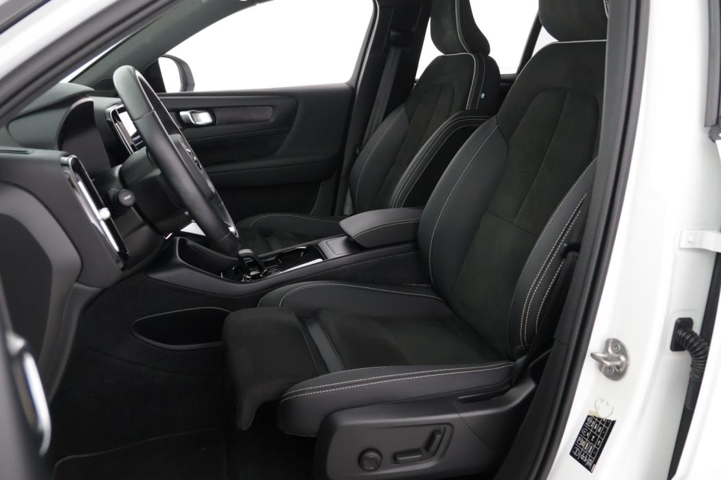 VOLVO XC40 2023