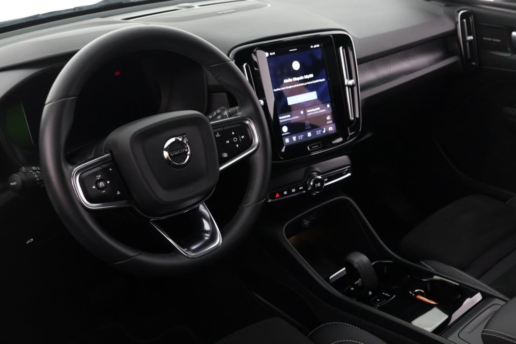 VOLVO XC40 2023