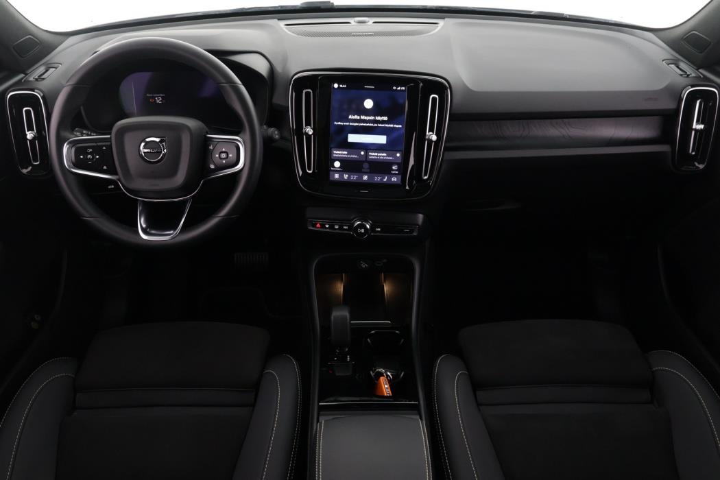 VOLVO XC40 2023