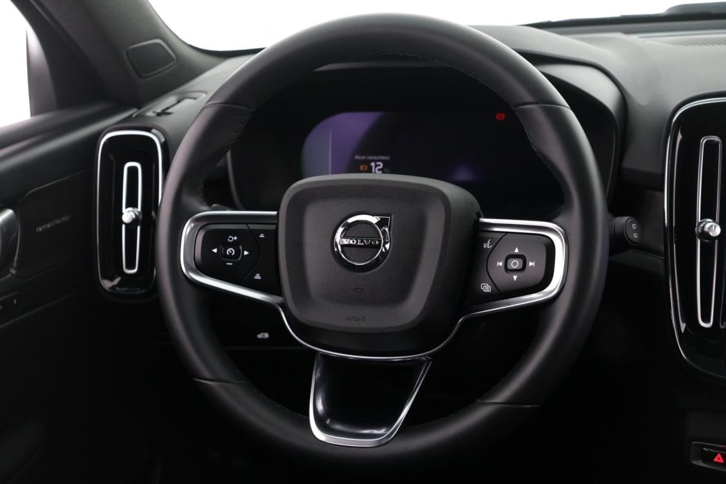 VOLVO XC40 2023