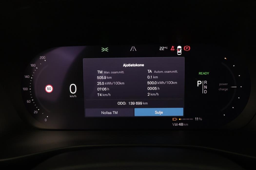 VOLVO XC40 2023