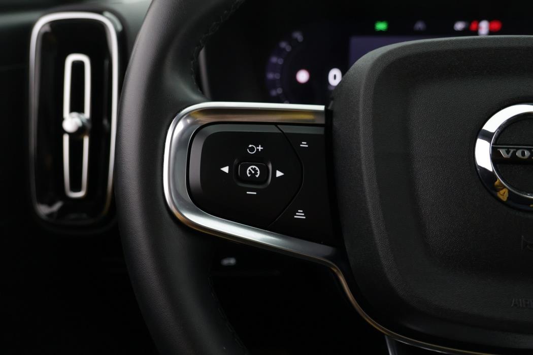 VOLVO XC40 2023