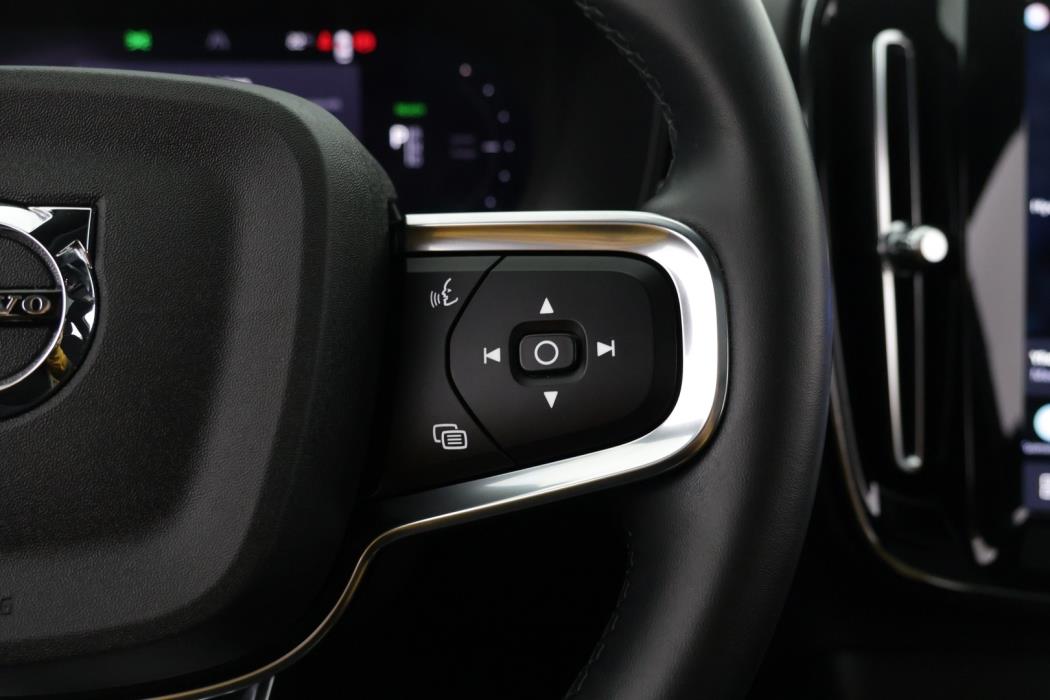 VOLVO XC40 2023
