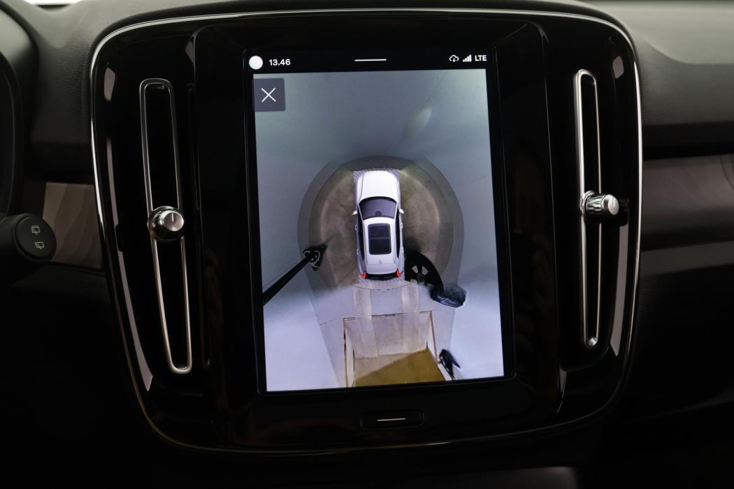 VOLVO XC40 2023