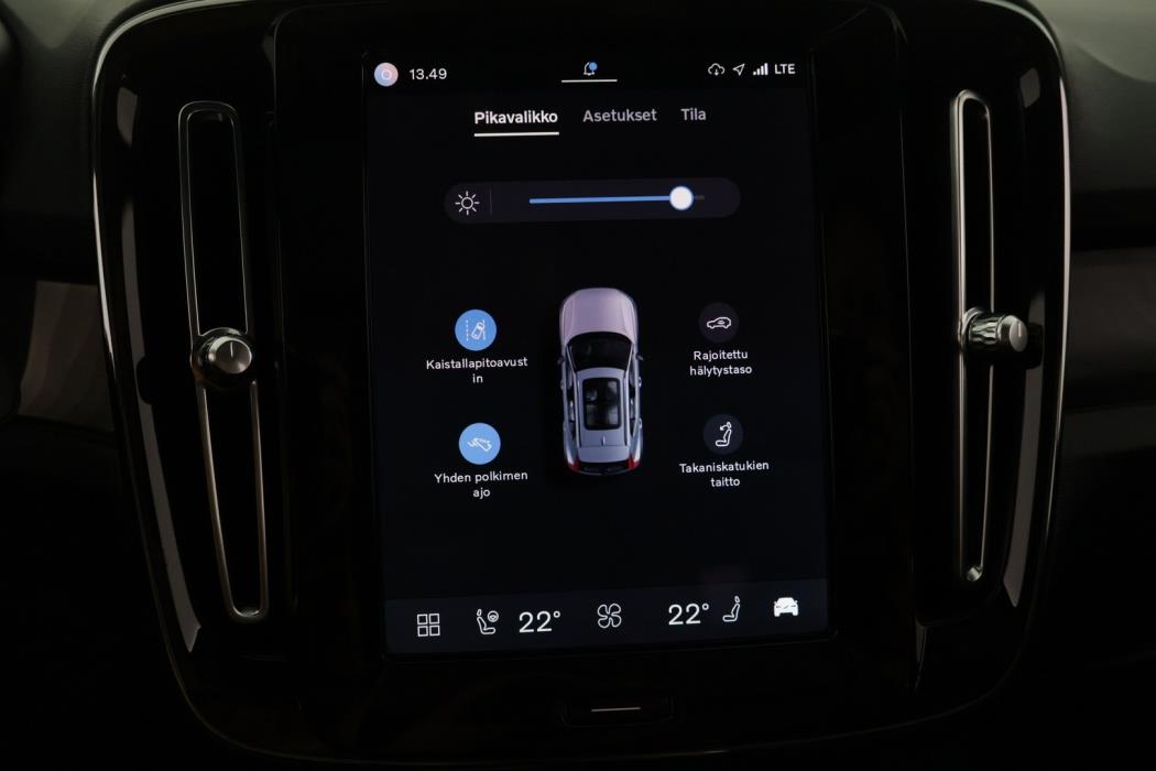 VOLVO XC40 2023