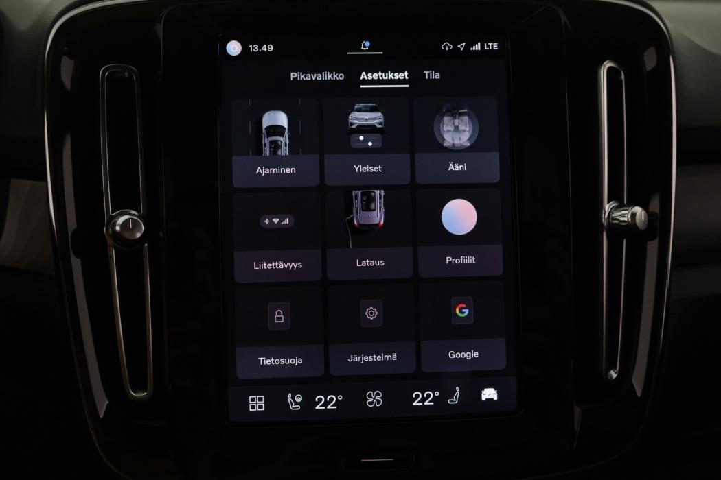 VOLVO XC40 2023