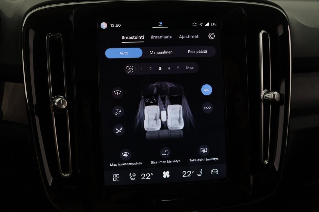 VOLVO XC40 2023