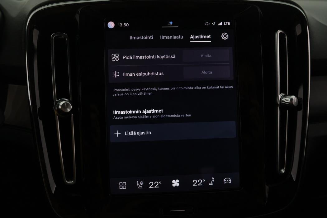 VOLVO XC40 2023