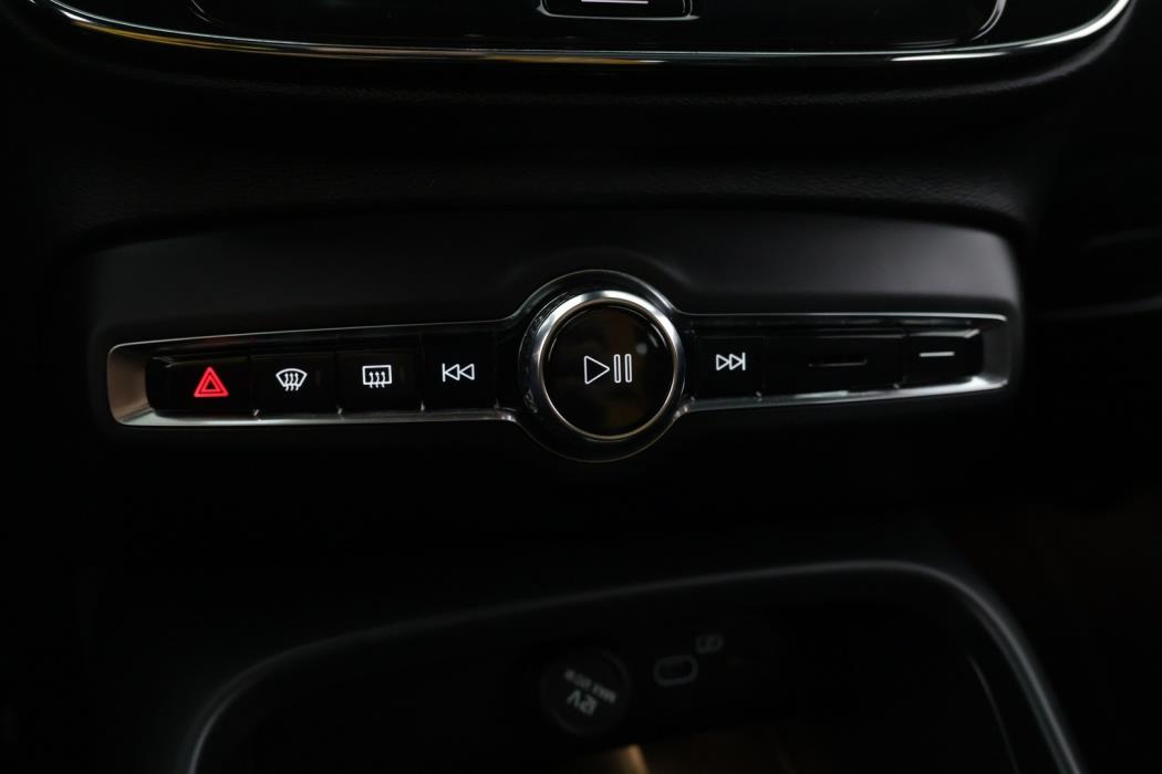 VOLVO XC40 2023
