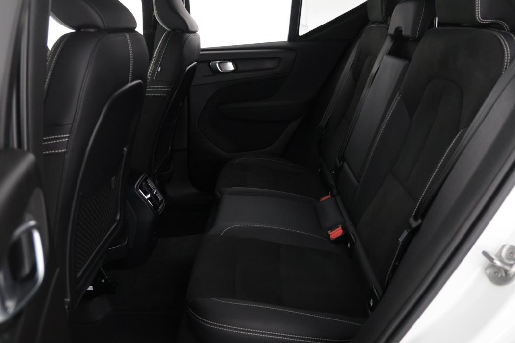 VOLVO XC40 2023