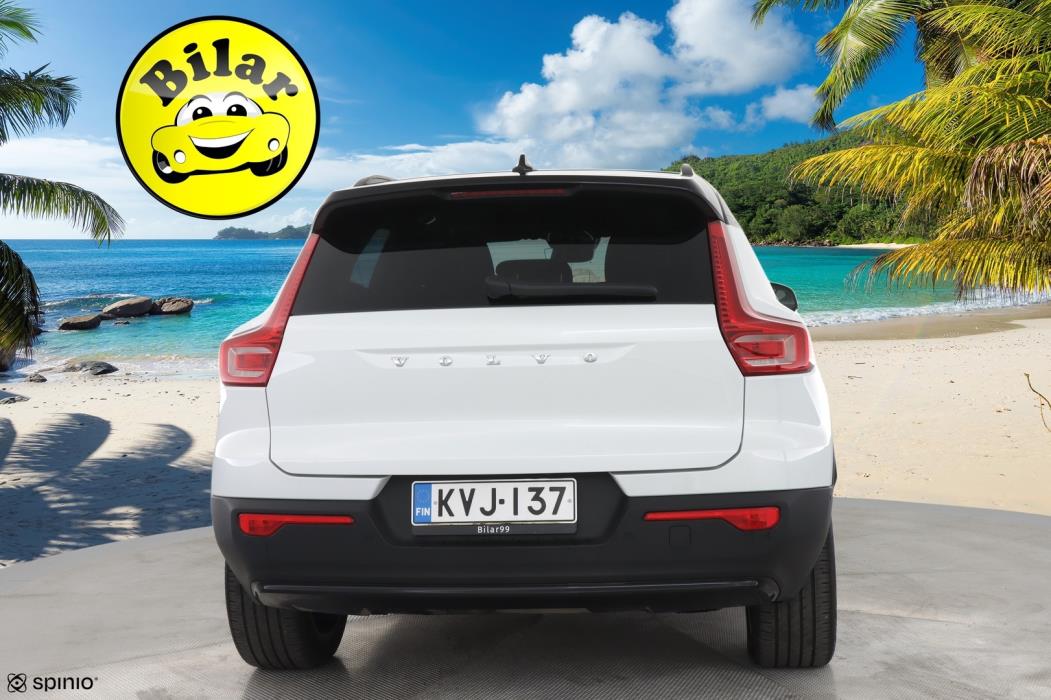 VOLVO XC40 2023