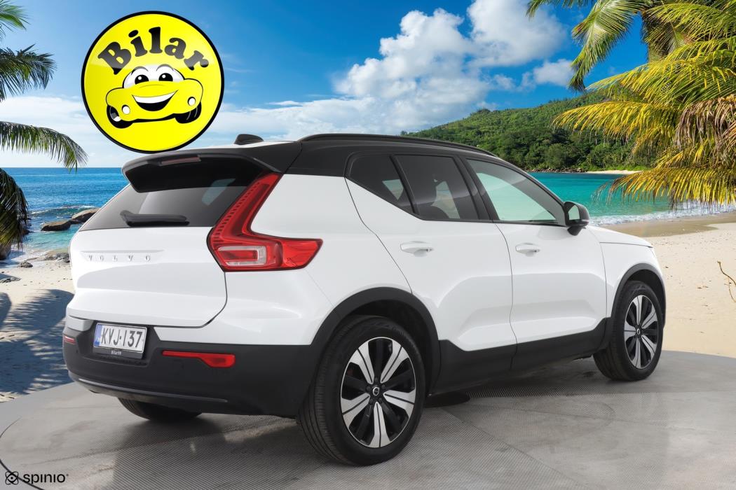 VOLVO XC40 2023