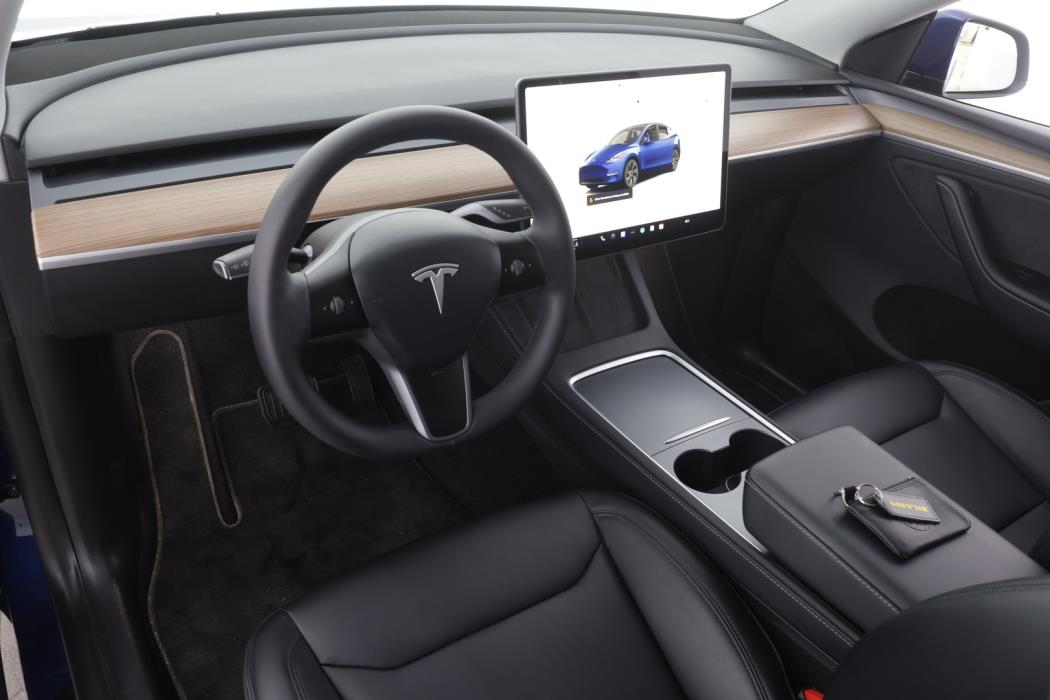 TESLA Model Y 2025