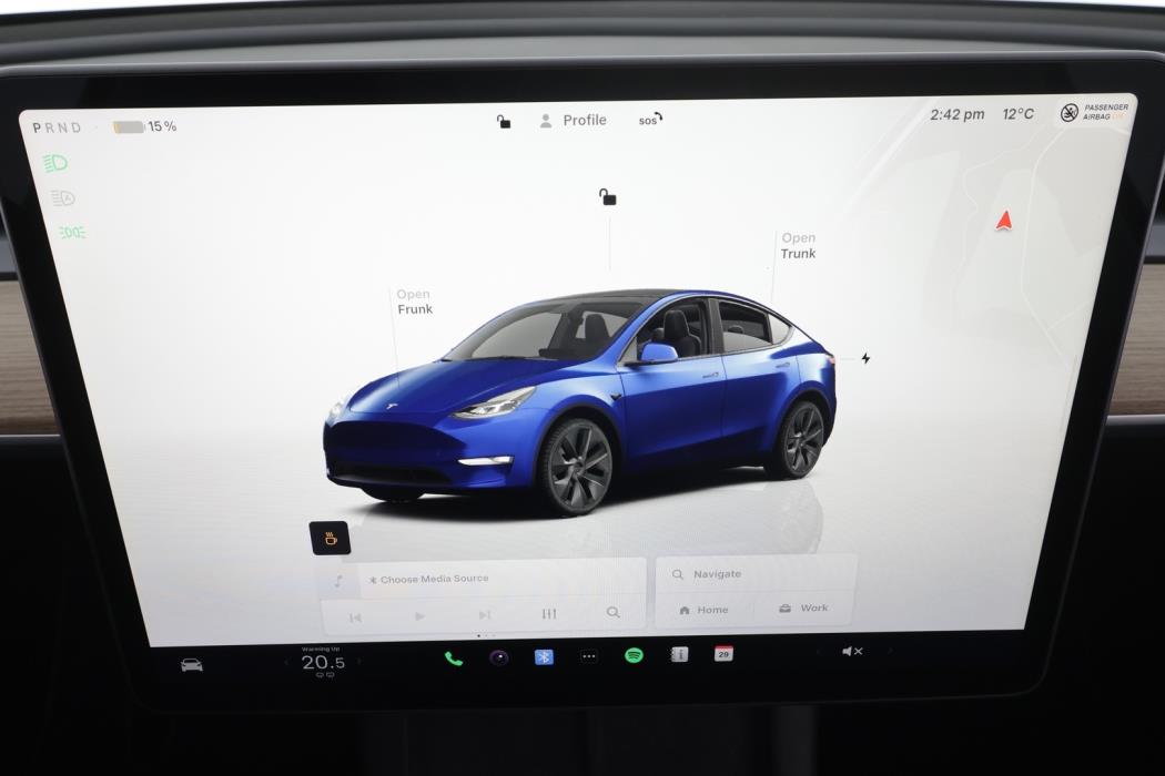 TESLA Model Y 2025