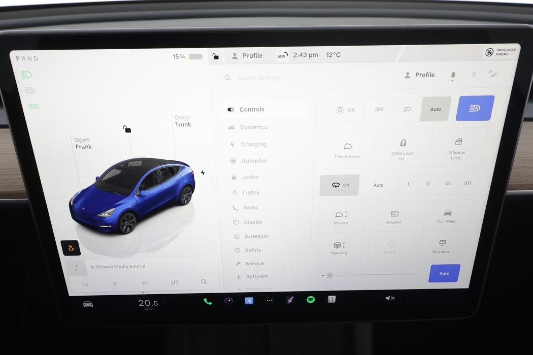 TESLA Model Y 2025