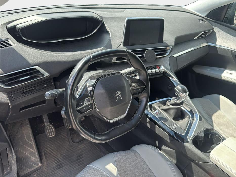 PEUGEOT 5008 2018