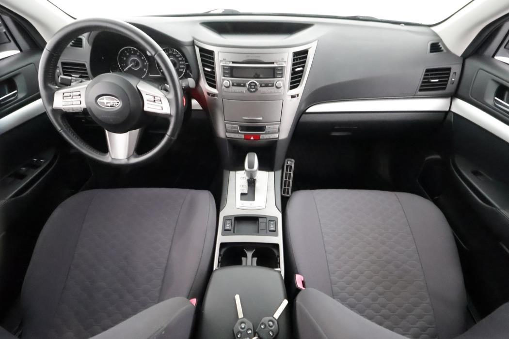 SUBARU Outback 2012