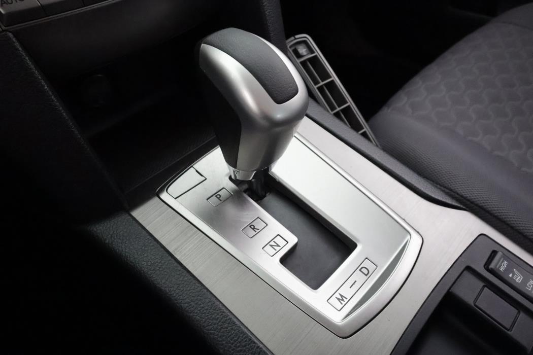 SUBARU Outback 2012