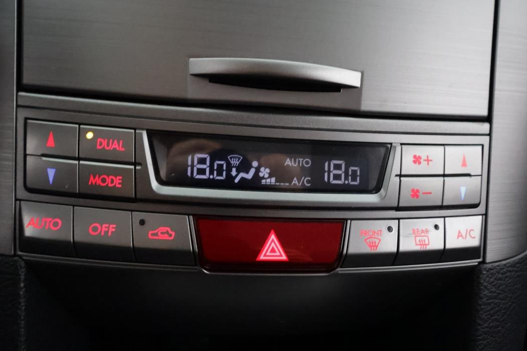 SUBARU Outback 2012
