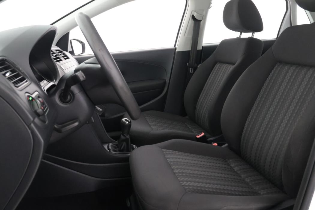VOLKSWAGEN Polo 2016