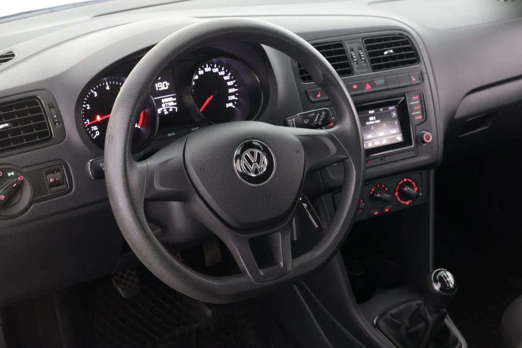 VOLKSWAGEN Polo 2016