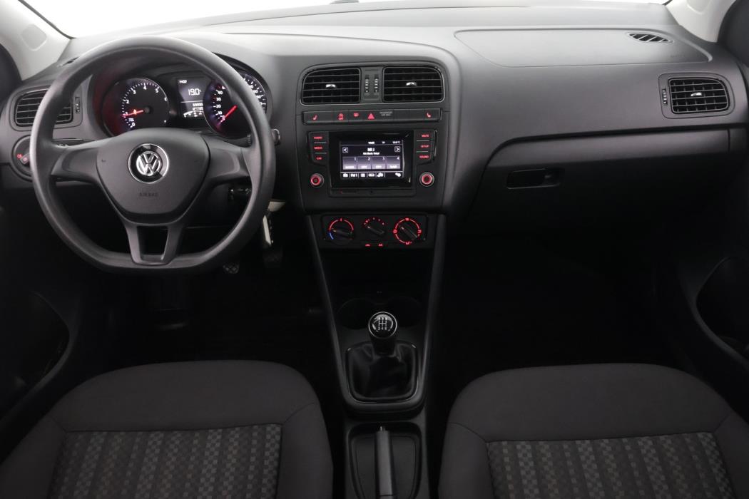 VOLKSWAGEN Polo 2016