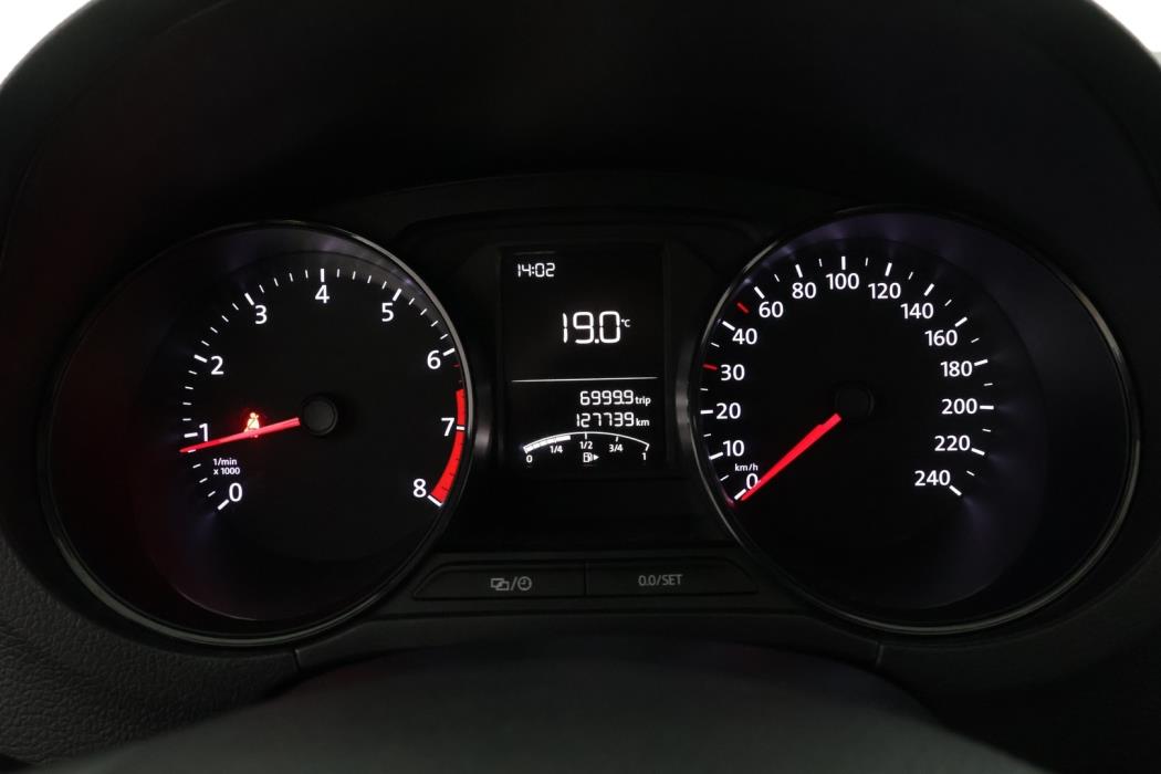 VOLKSWAGEN Polo 2016