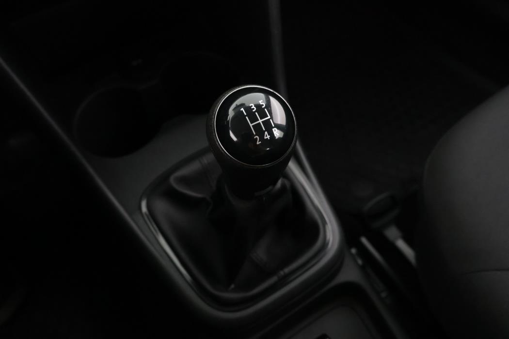VOLKSWAGEN Polo 2016