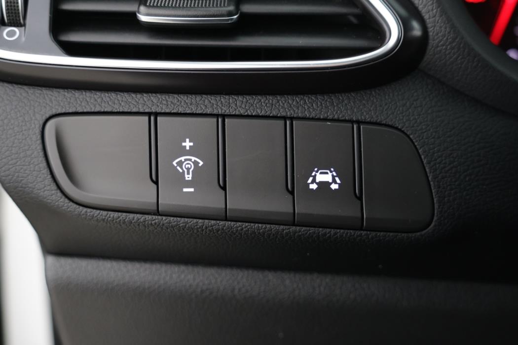 HYUNDAI i30 2018