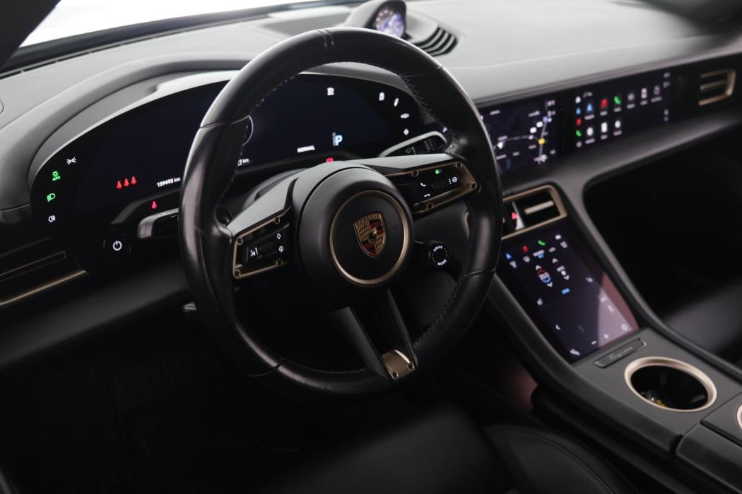 PORSCHE Taycan 2020