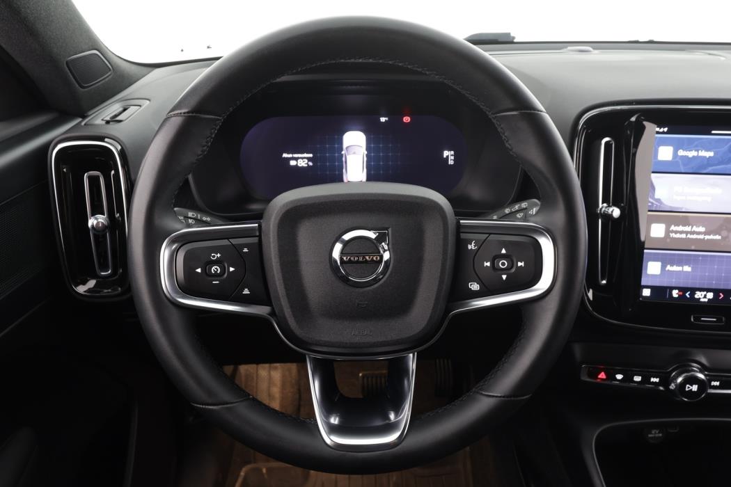 VOLVO XC40 2023