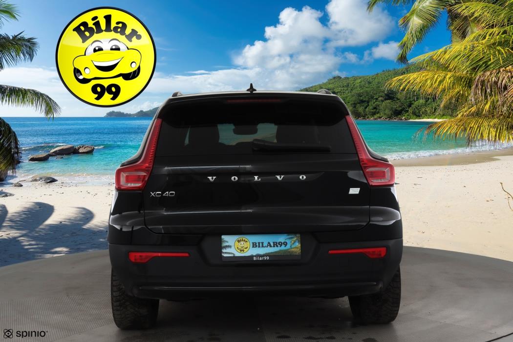 VOLVO XC40 2023