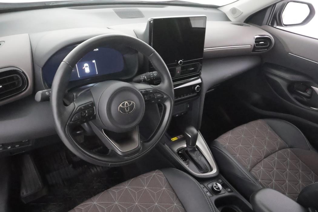 TOYOTA YARIS CROSS 2025