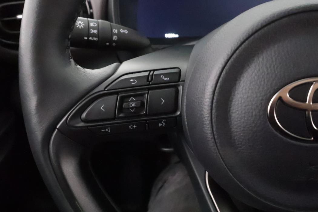 TOYOTA YARIS CROSS 2025
