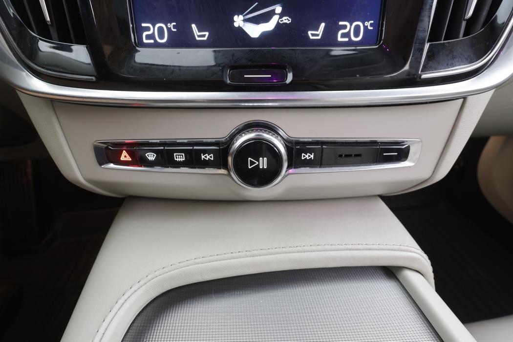 VOLVO S90 2017