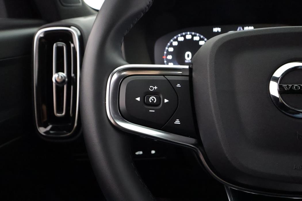 VOLVO XC40 2022