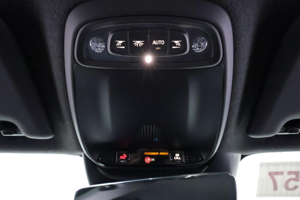 VOLVO XC40 2022