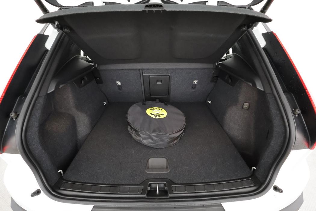 VOLVO XC40 2022