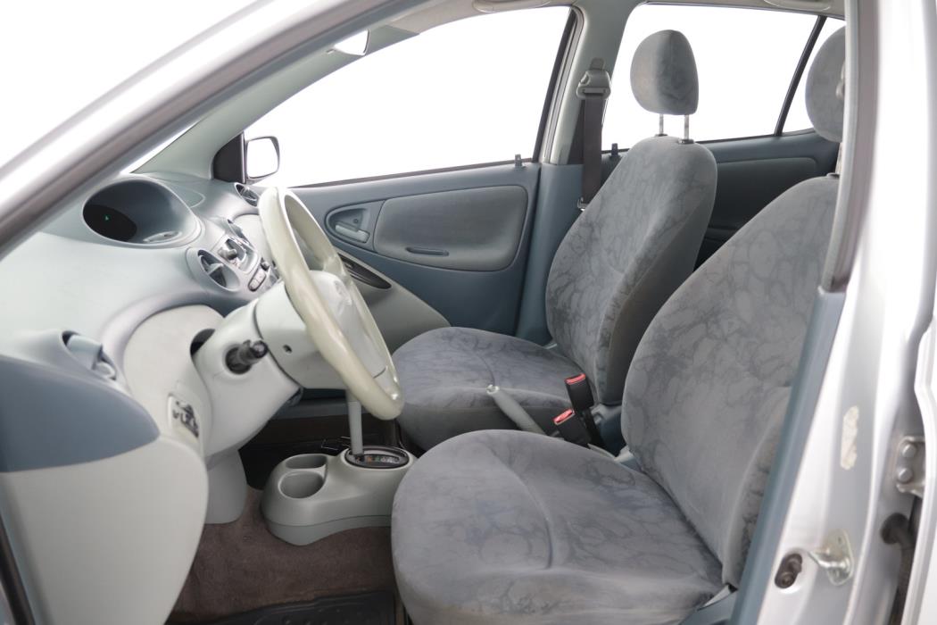 TOYOTA Yaris 2002